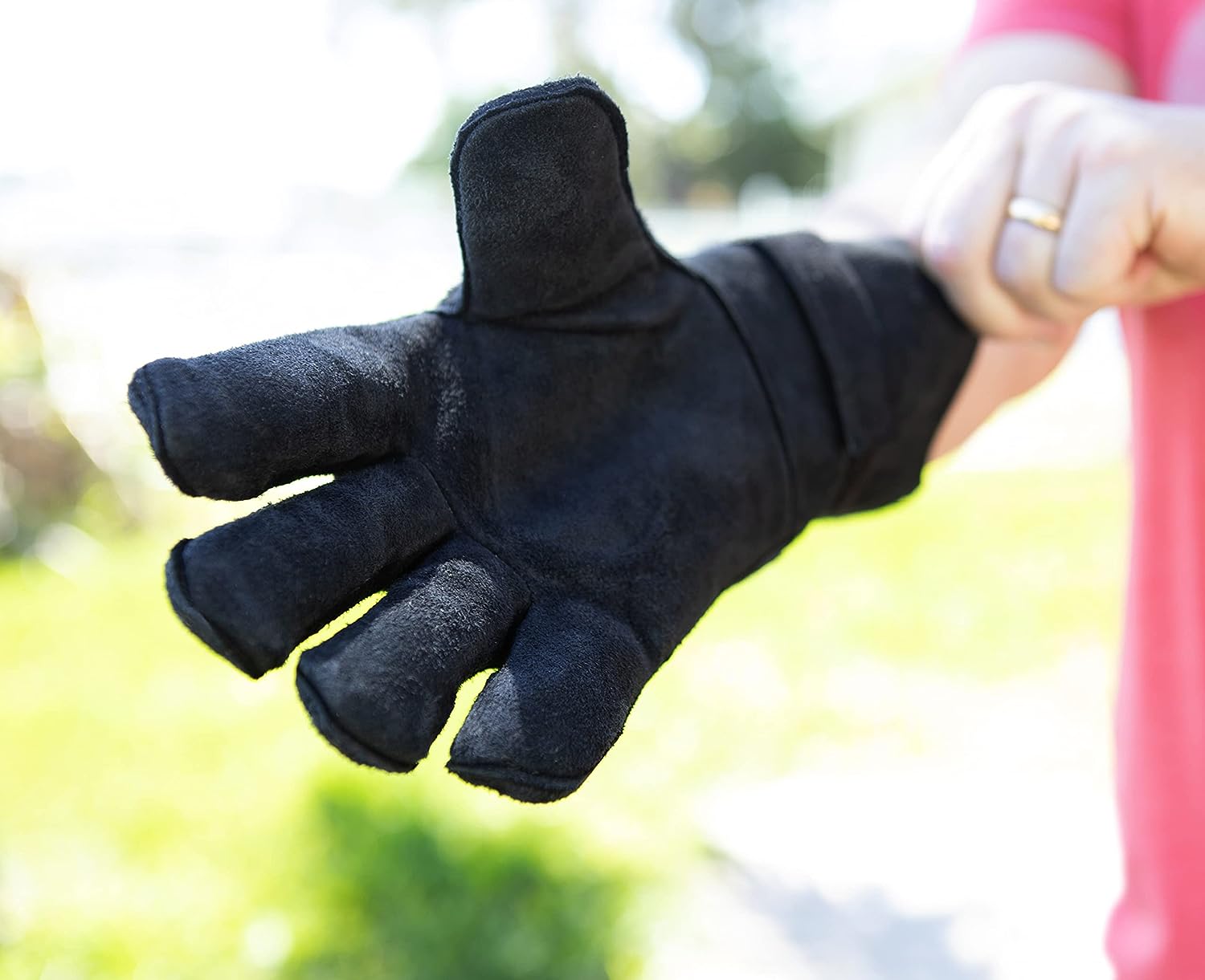 Handle Heat Like a Pro: Expert Reviewed Top 7 Rated Grilling Gloves for Ultimate Grill Mastery