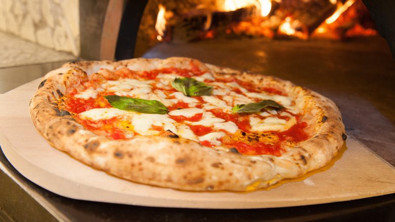 What Is Margherita Pizza And How Is It Different From Regular Cheese?